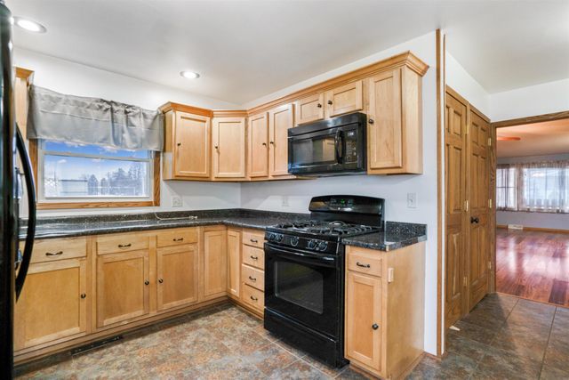 617 E Charles, Oelwein, IA 50662