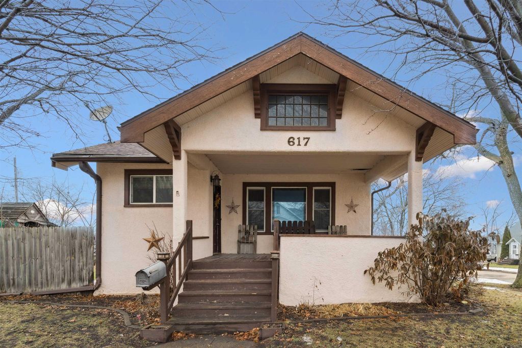 617 E Charles, Oelwein, IA 50662