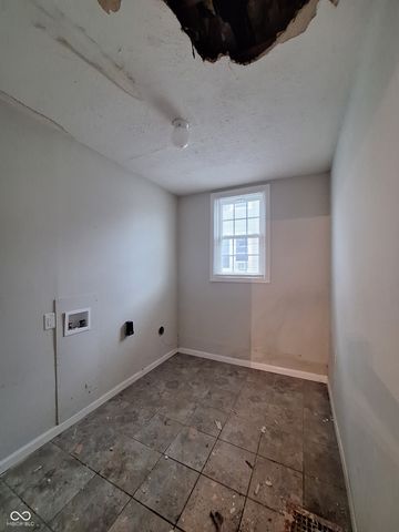 928 S A Street, Elwood, IN 46036