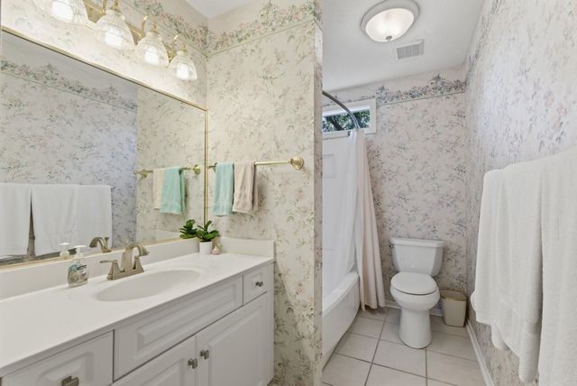 800 Egret Cir Apt 37, Little River, SC 29566