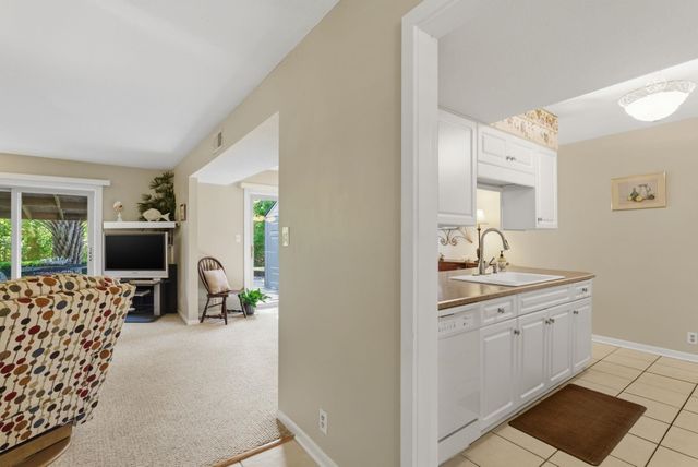 800 Egret Cir Apt 37, Little River, SC 29566