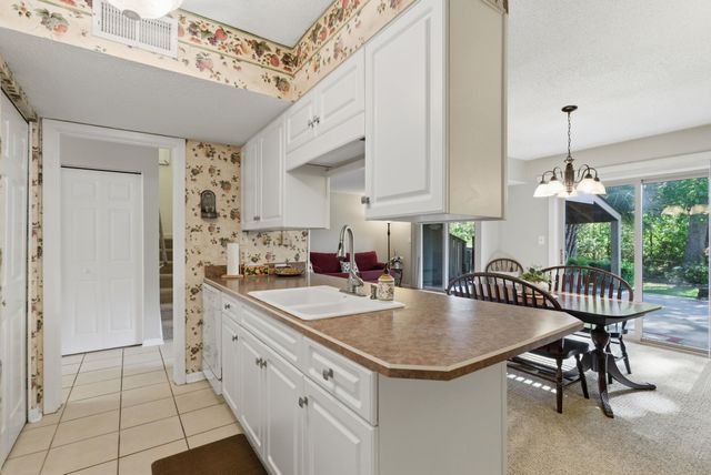 800 Egret Cir Apt 37, Little River, SC 29566