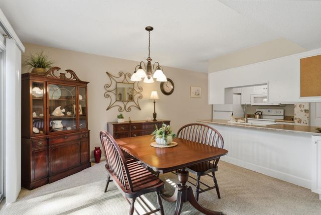 800 Egret Cir Apt 37, Little River, SC 29566