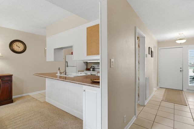 800 Egret Cir Apt 37, Little River, SC 29566