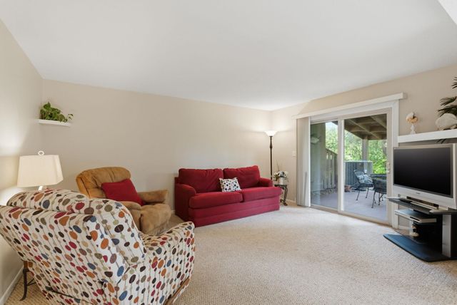 800 Egret Cir Apt 37, Little River, SC 29566