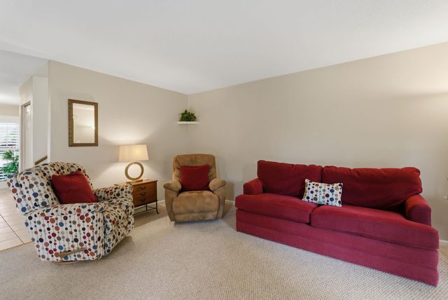 800 Egret Cir Apt 37, Little River, SC 29566