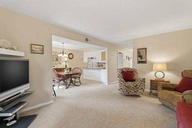 800 Egret Cir Apt 37, Little River, SC 29566