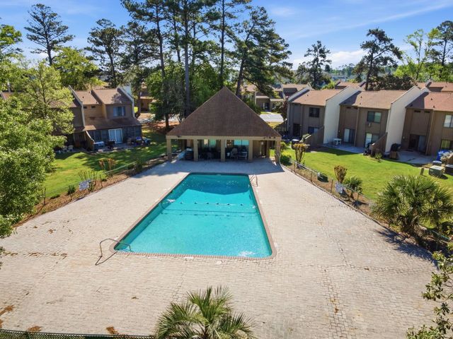 800 Egret Cir Apt 37, Little River, SC 29566