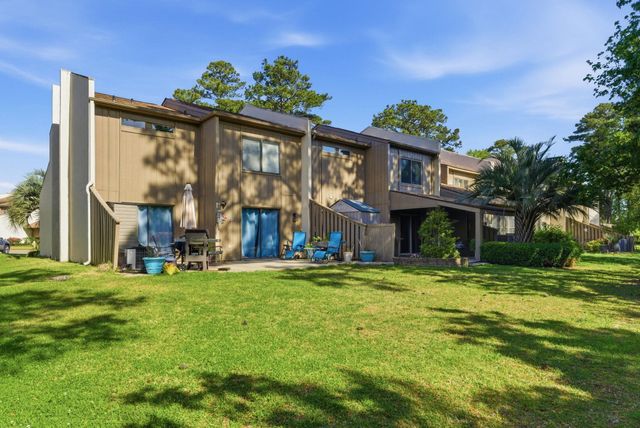 800 Egret Cir Apt 37, Little River, SC 29566