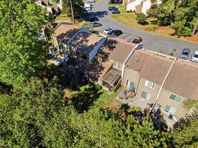 800 Egret Cir Apt 37, Little River, SC 29566