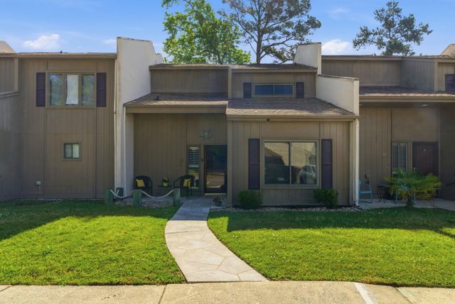 800 Egret Cir Apt 37, Little River, SC 29566