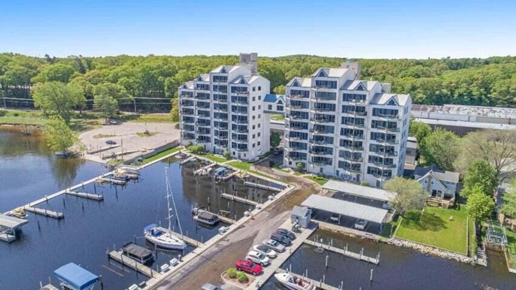 2964 Lakeshore Drive W 304, Muskegon, MI 49441