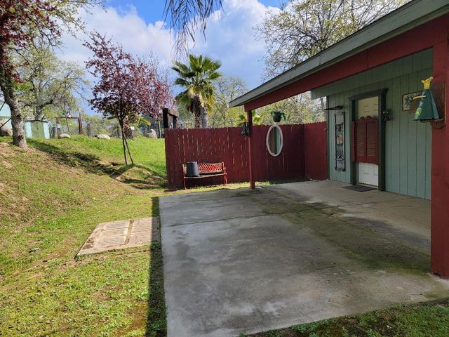 33323 Buttercup Lane, Yokuts Valley, CA 93675