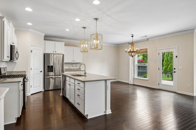 5008 Stately Dr, Thompsons Station, TN 37179