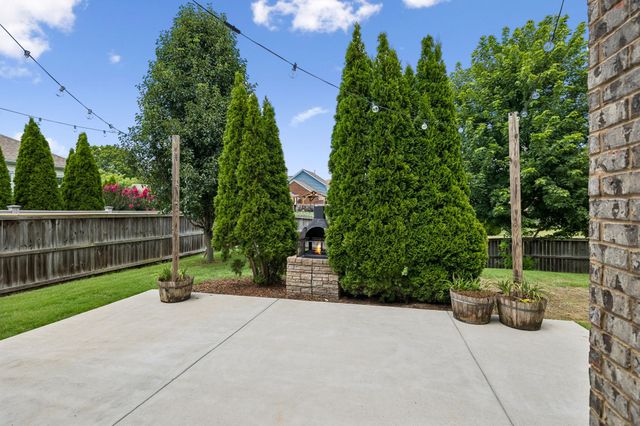 5008 Stately Dr, Thompsons Station, TN 37179