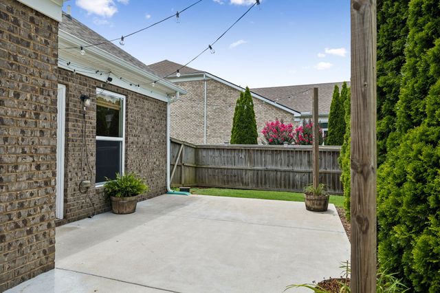 5008 Stately Dr, Thompsons Station, TN 37179