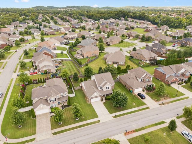 5008 Stately Dr, Thompsons Station, TN 37179