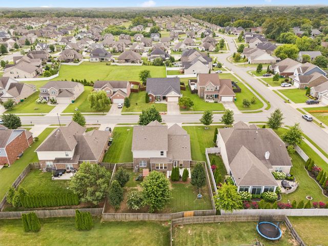 5008 Stately Dr, Thompsons Station, TN 37179