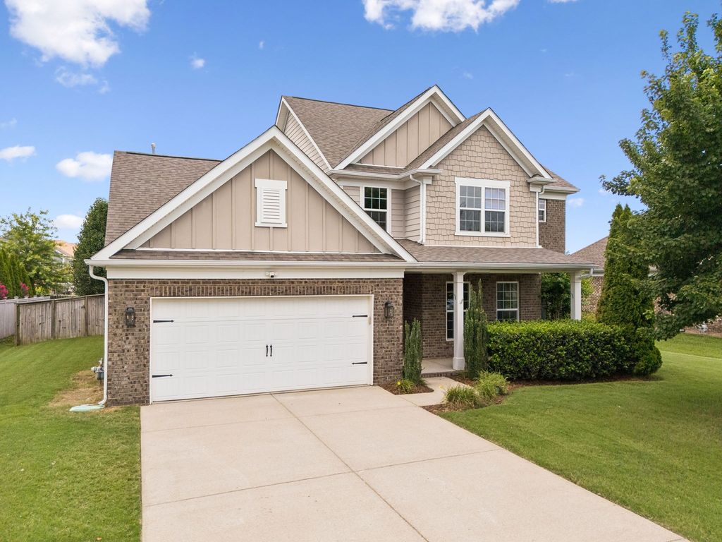 5008 Stately Dr, Thompsons Station, TN 37179