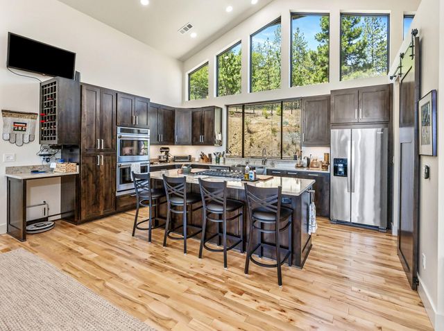 693 Ironwood Drive, Eagle Point, OR 97524