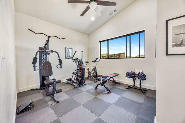 693 Ironwood Drive, Eagle Point, OR 97524