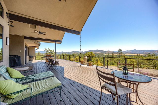 693 Ironwood Drive, Eagle Point, OR 97524