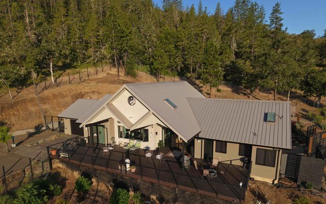 693 Ironwood Drive, Eagle Point, OR 97524