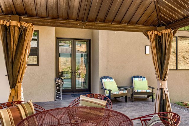 693 Ironwood Drive, Eagle Point, OR 97524