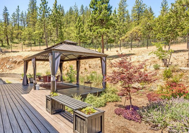 693 Ironwood Drive, Eagle Point, OR 97524