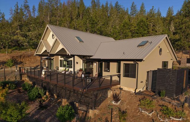 693 Ironwood Drive, Eagle Point, OR 97524