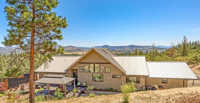 693 Ironwood Drive, Eagle Point, OR 97524