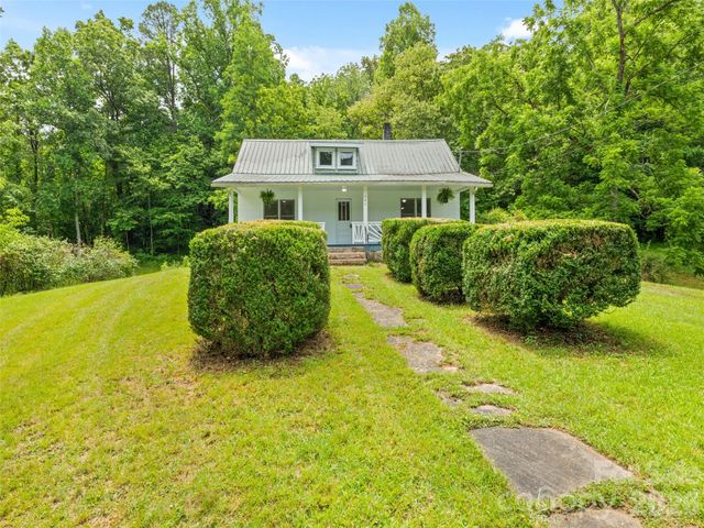 586 Olivet Church Road, Whittier, NC 28789