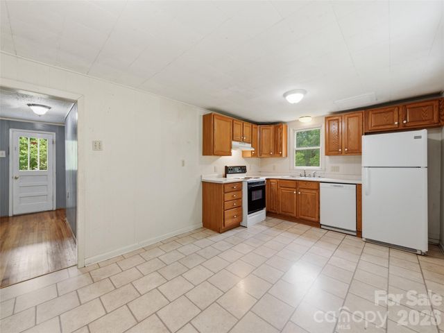 586 Olivet Church Road, Whittier, NC 28789