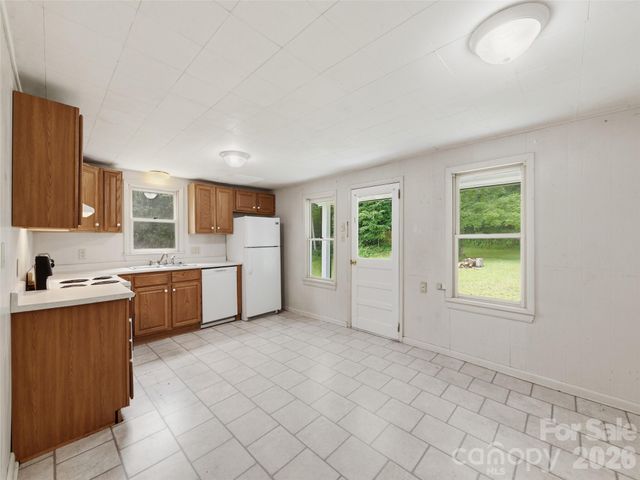 586 Olivet Church Road, Whittier, NC 28789