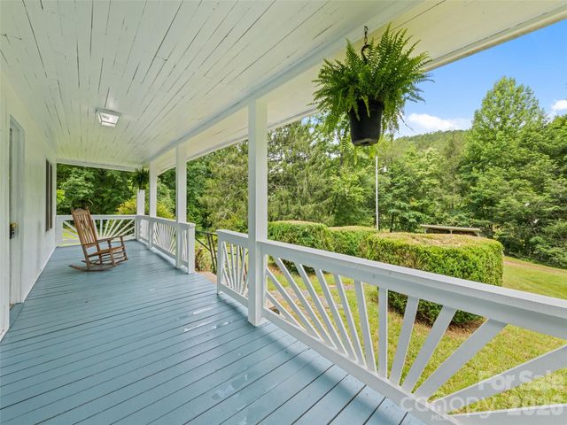 586 Olivet Church Road, Whittier, NC 28789