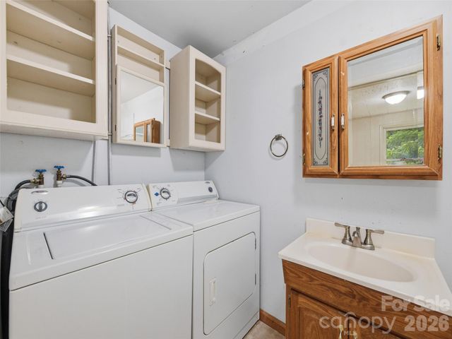 586 Olivet Church Road, Whittier, NC 28789