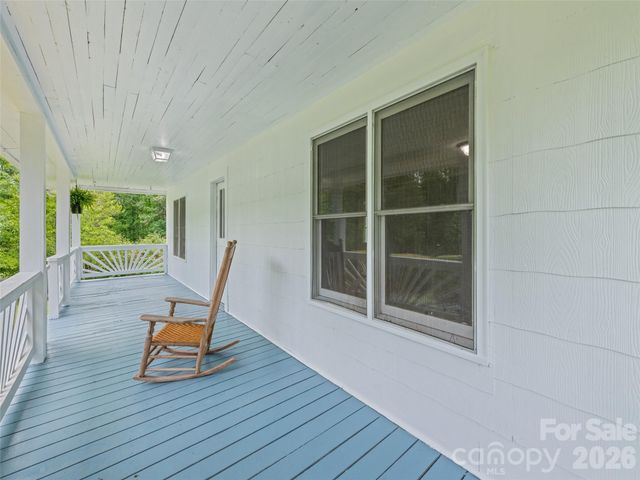 586 Olivet Church Road, Whittier, NC 28789