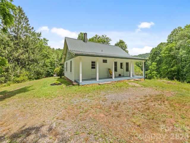 586 Olivet Church Road, Whittier, NC 28789