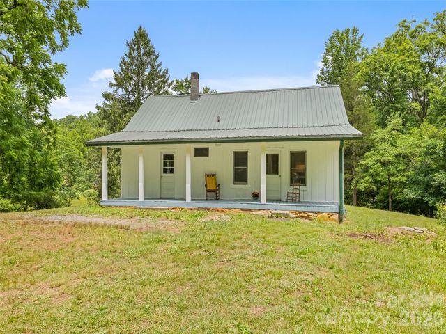 586 Olivet Church Road, Whittier, NC 28789