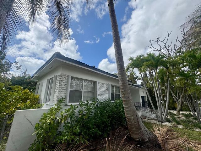 100 SW 30th Rd, Miami, FL 33129