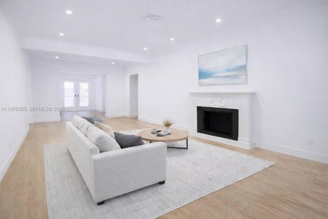 100 SW 30th Rd, Miami, FL 33129