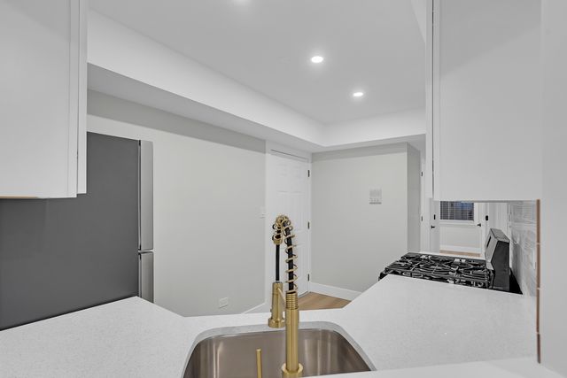 10347 Dearlove Road 302, Glenview, IL 60025