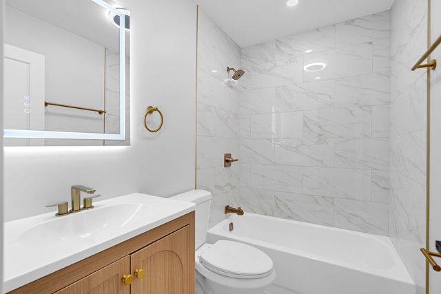 10347 Dearlove Road 302, Glenview, IL 60025