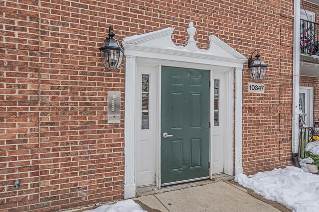 10347 Dearlove Road 302, Glenview, IL 60025
