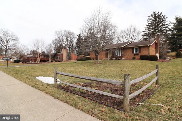 41 W QUEEN ST, Ephrata, PA 17522