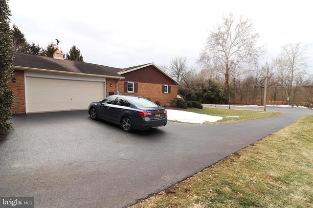 41 W QUEEN ST, Ephrata, PA 17522