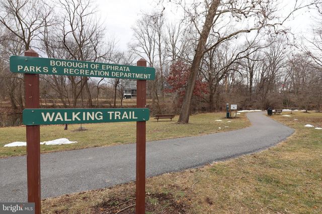 41 W QUEEN ST, Ephrata, PA 17522