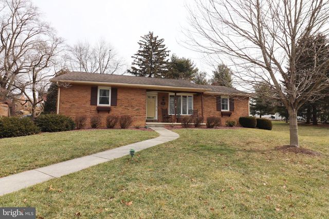 41 W QUEEN ST, Ephrata, PA 17522