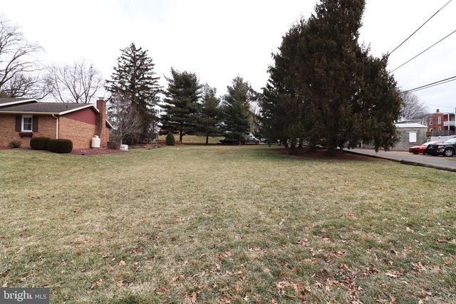 41 W QUEEN ST, Ephrata, PA 17522