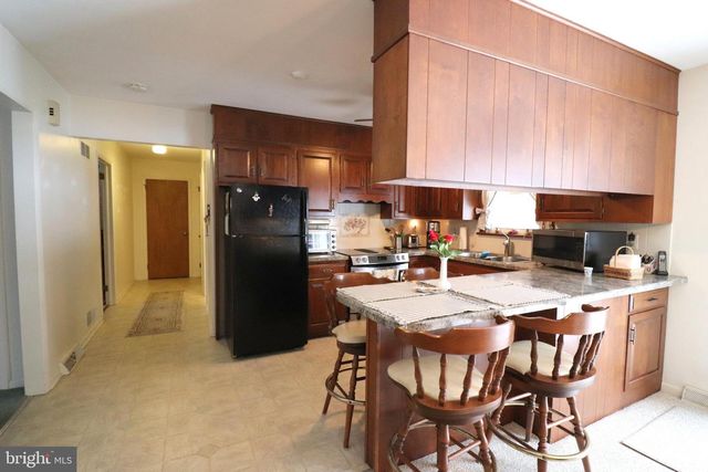 41 W QUEEN ST, Ephrata, PA 17522